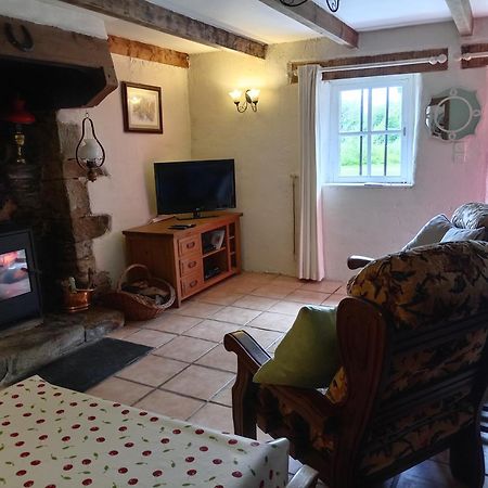 Character Breton Cottage Carhaix-Plouguer Exterior foto